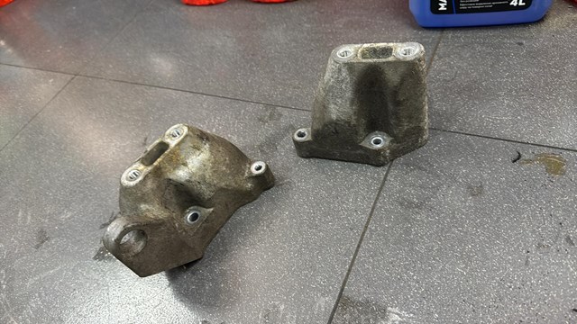 Кронштейн двигателя