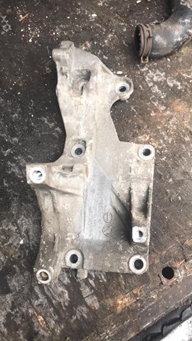 кронштейн двигателя