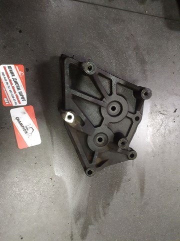 Кронштейн кріплення двигуна