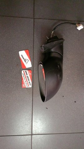 Дзеркало заднього виду, праве