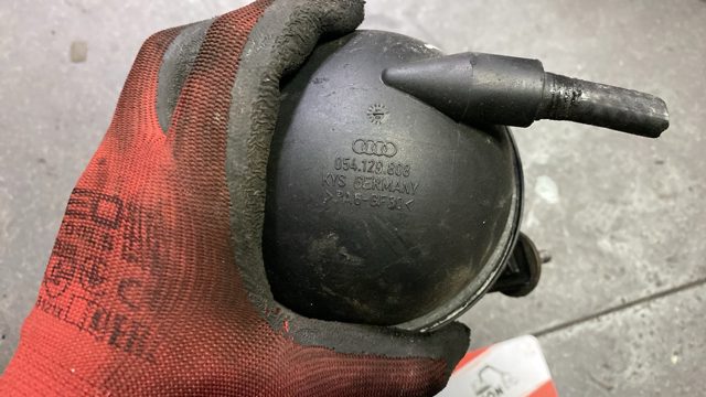 Бачок вакуумной системы двигателя (демпфер)