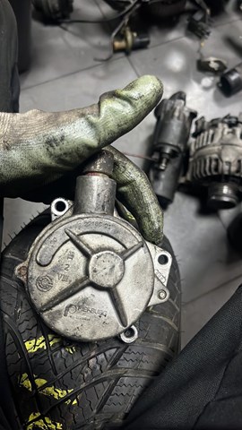 Насос вакуумний