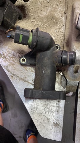 Фланец системы охлаждения (тройник)