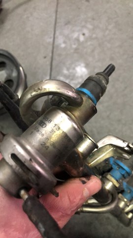 топливопровная рейка