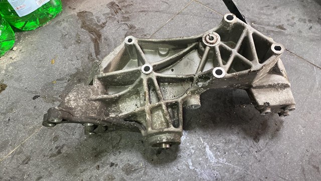 кронштейн генератора