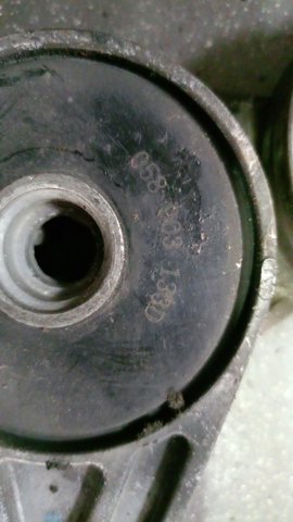 Натяжитель приводного ремня