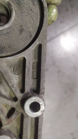 Натягувач приводного ременя