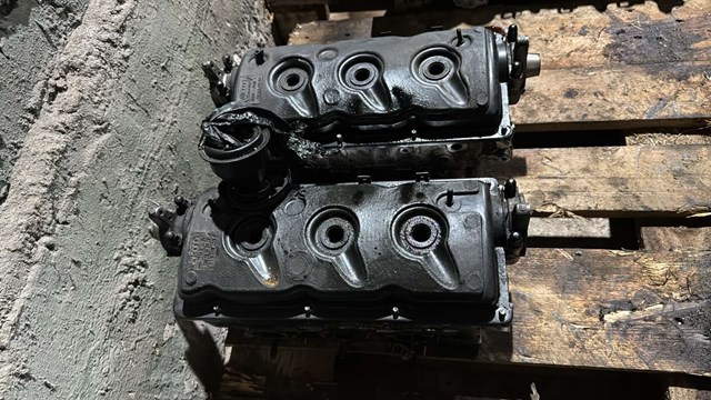 Клапанная крышка левая