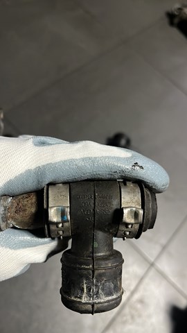 Патрубок вентиляции картера (маслоотделителя)