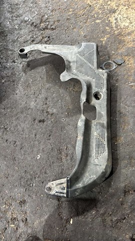 Кришка двигуна декоративна