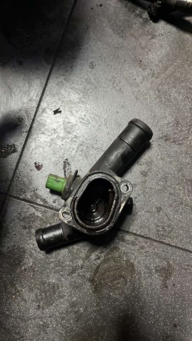 Фланец системы охлаждения (тройник)