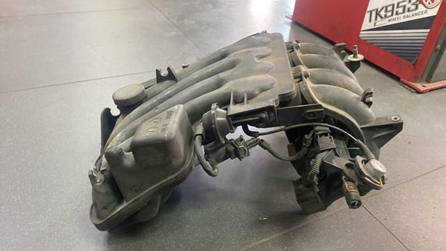 колектор впускний