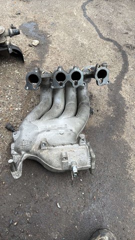 Колектор впускний