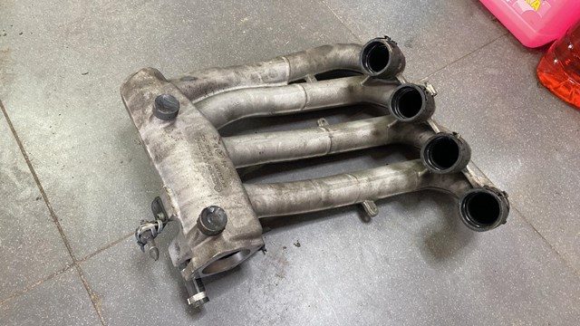 колектор впускной