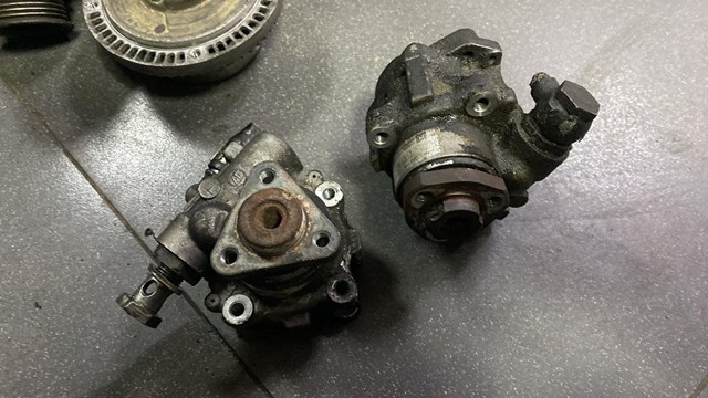 Насос гидроусилителя руля (ГУР)