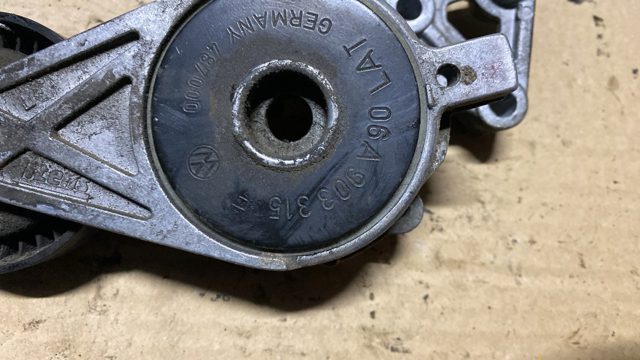 Натяжитель приводного ремня