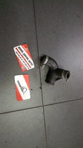 Патрубок вентиляції картера, масловіддільника