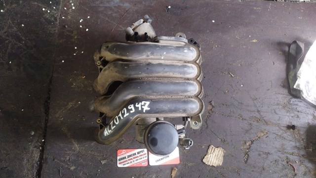 Колектор впускний