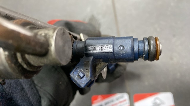 Форсунка вприску палива