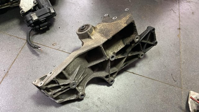 кронштейн генератора