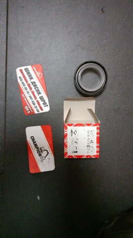 Сальник колінвала двигуна, передній