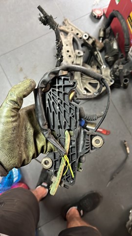 Кронштейн крепления клапана