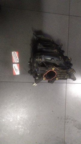 Колектор впускний