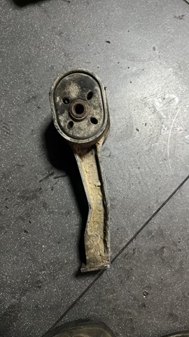 Подушка (опора) двигателя задняя