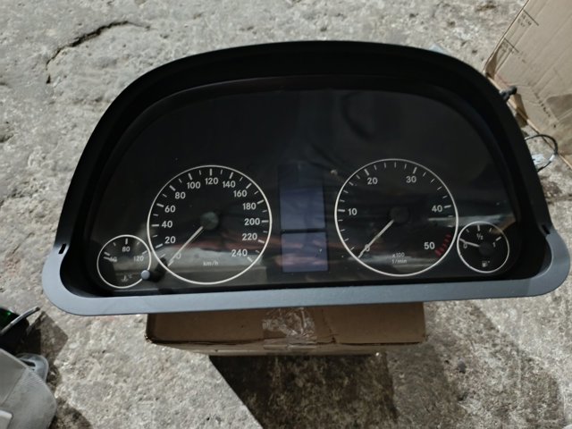 Панель приладів — фото 1