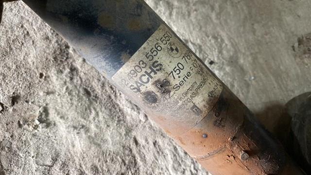 Амортизатор передний левый