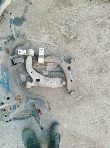 Важіль передньої підвіски нижній, лівий