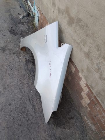 Крило переднє праве