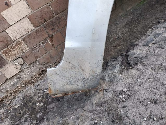 Крило переднє праве