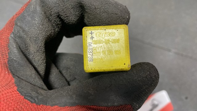 Реле електробензонасосу — фото 2