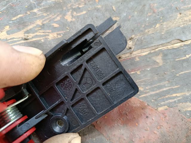 Ручка відкривання капота — фото 2