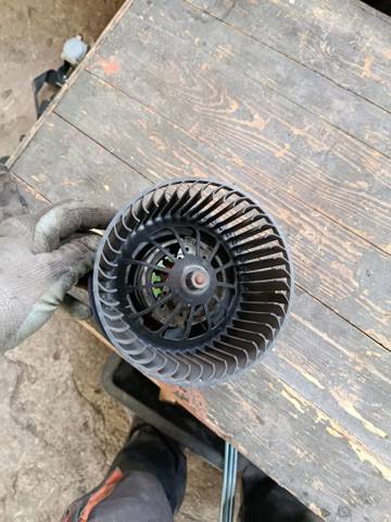 Двигун вентилятора пічки (обігрівача салону)