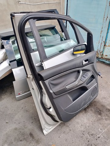 Двері передні, ліві