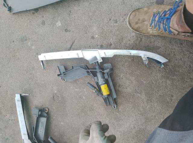 Кронштейн под фару