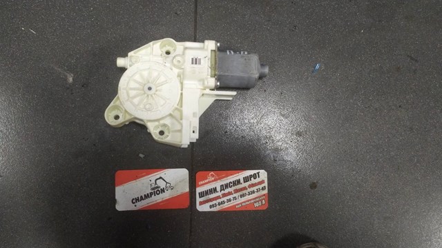 Двигун склопідіймача двері передньої, правої