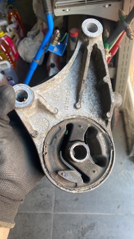 Подушка (опора) двигателя передняя