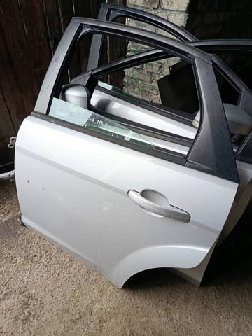 Скло задньої двері лівої