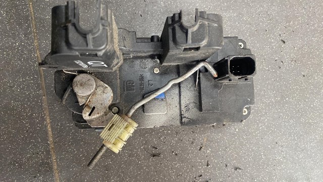 Замок двери задней левой