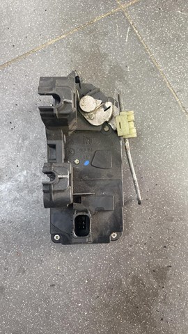 Замок двери задней правой