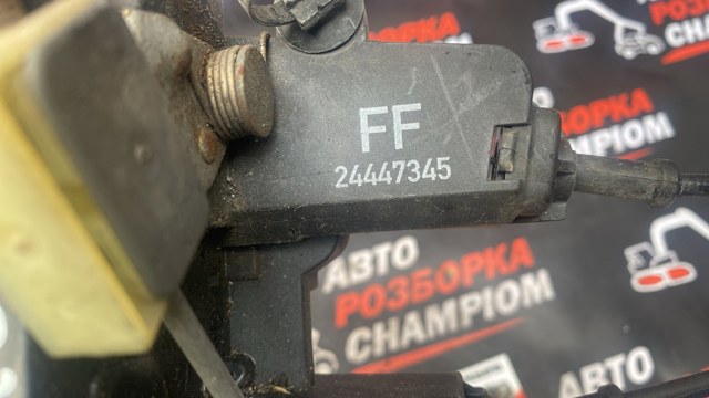 Замок двери задней левой 13210762 GM