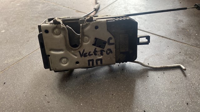 Замок двери передней правой