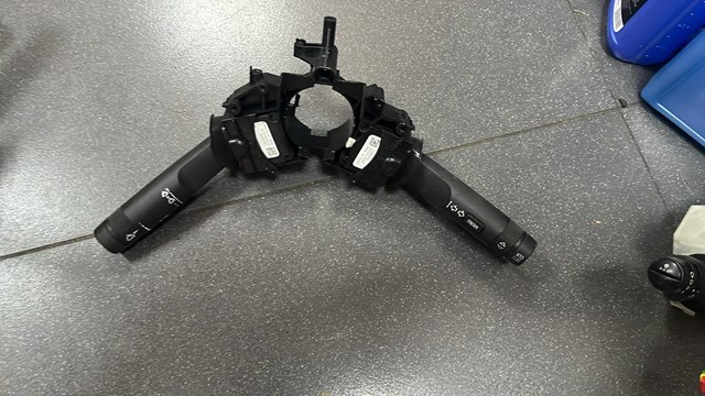 Переключатель подрулевой правый