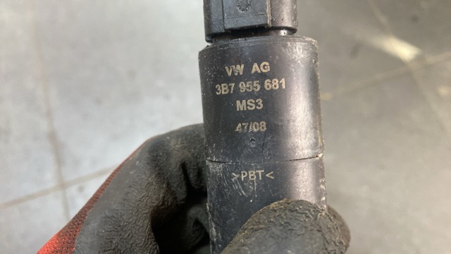 Насос-двигун омивача фар