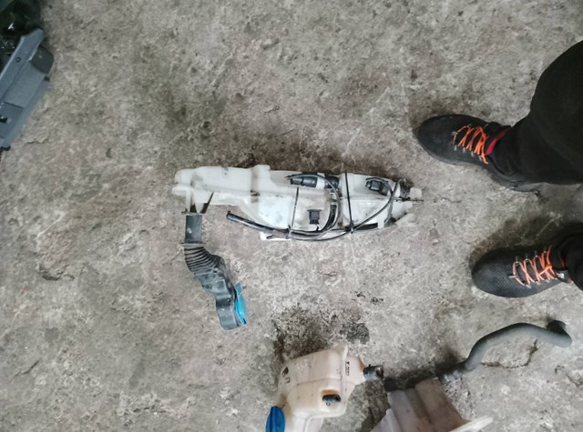 Насос-двигун омивача фар