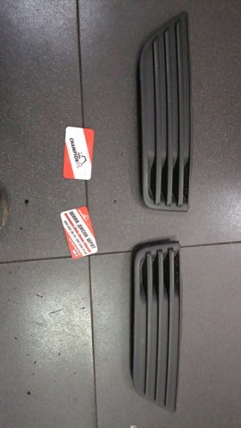 Заглушка/ решітка протитуманних фар бампера переднього, права