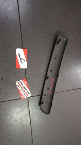 Молдинг решітки переднього бампера, лівий